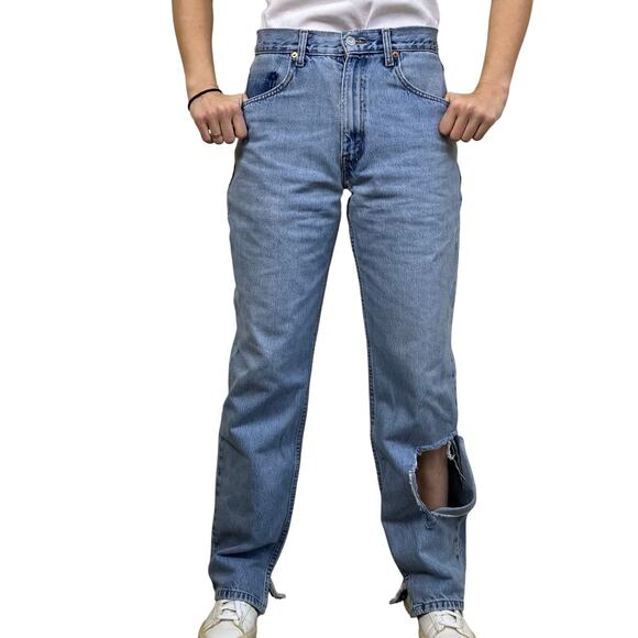 Lenny Upcycled Vintage Levi’s Jeans Light Wash Distressed Ripped Mom Jeans - Picture 4 of 16